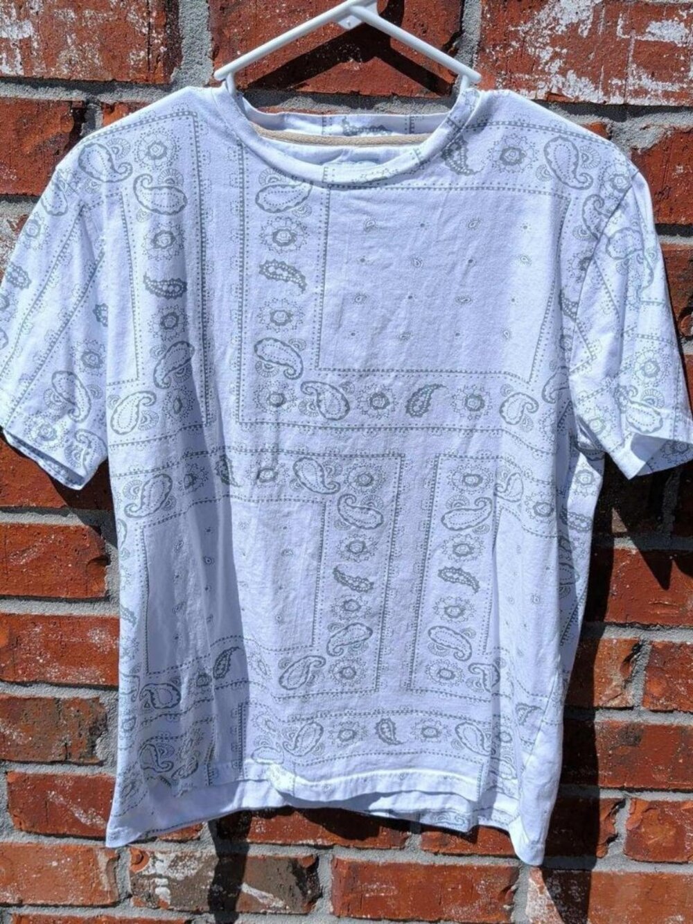 Denim & Flower T-Shirt Mens Medium White Grey Bandana Paisley Print Ricky Singh